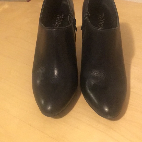 Moda Reflex Black Leather Booties - Picture 2 of 3